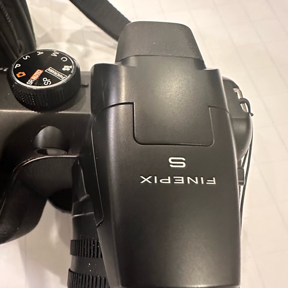 Fuji FinePix S3300 ~ 14 Megapixel Digital Camera w Wide Angle 26X Optical Zoom - Picture 8 of 8